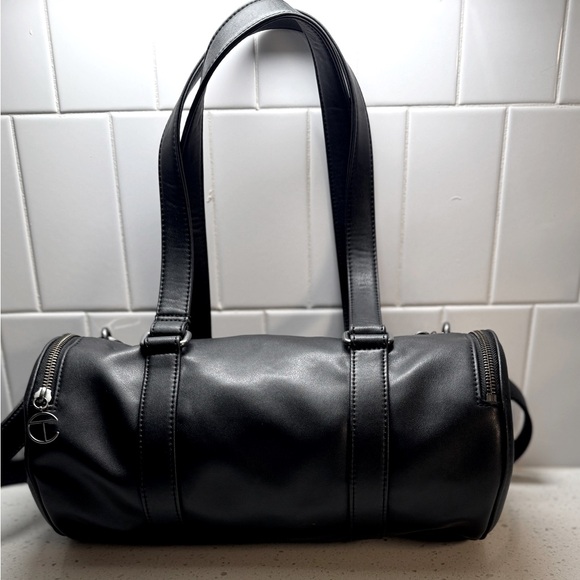 Medium Telfar Duffle- Black - Picture 4 of 4